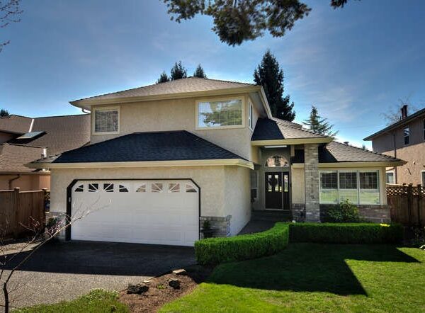Bright, Spacious 4 Bedrooms/3 Bathrooms Home in White Rock