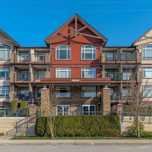 Two Bedroom Condo in Langley with Large Deck and Parking