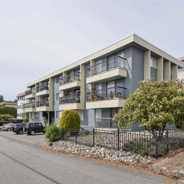 Top Level Renovated Apartment in White Rock