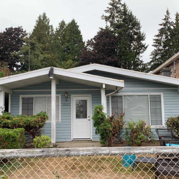 South Meridian Area/White Rock - Cozy 3 Bedroom / 1 Full Bath 