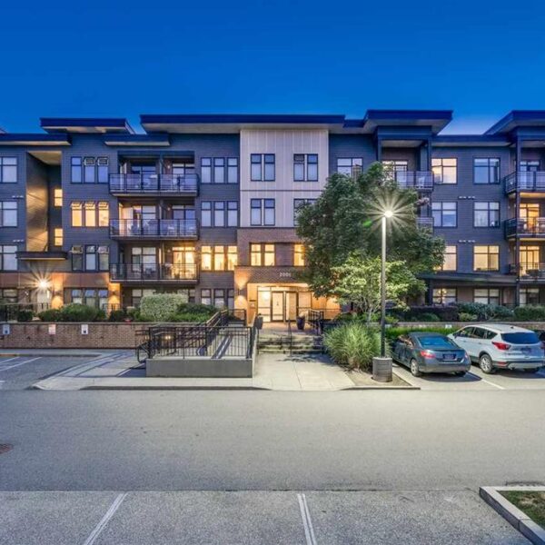 Beautiful Two Bedroom Two Bathroom Condo in Langley with Parking and Storage