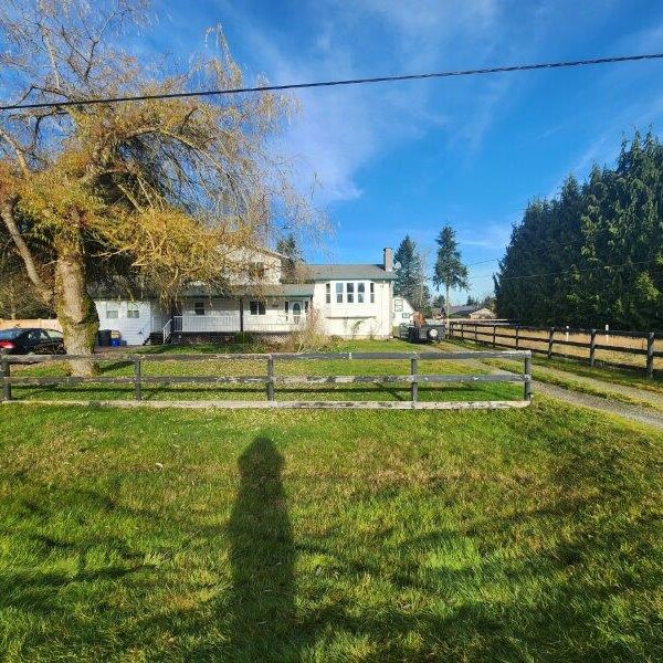  Beautiful four bedroom farmhouse on acreage in Salmon River, Langley